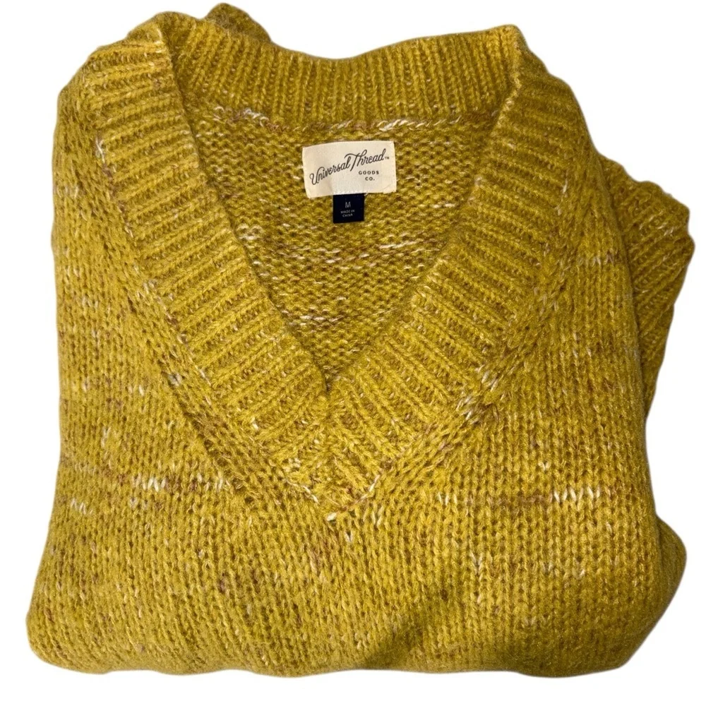 Universal Thread Women’s Oversized Knit fuzzy Sweater Size Medium Yellow V-Neck - Picture 4 of 9